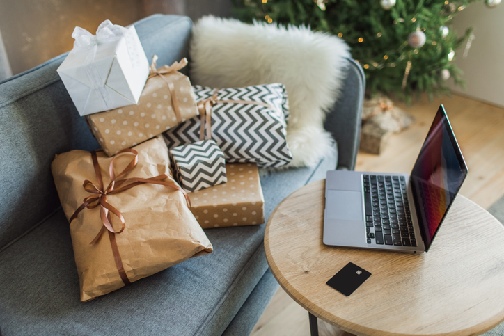 Best Ways to Prepare for Holiday Spending as a College Student