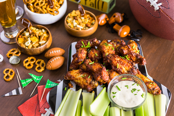 Wings, Pizza and FOOTBALL! How to Throw the Best Super Bowl Party